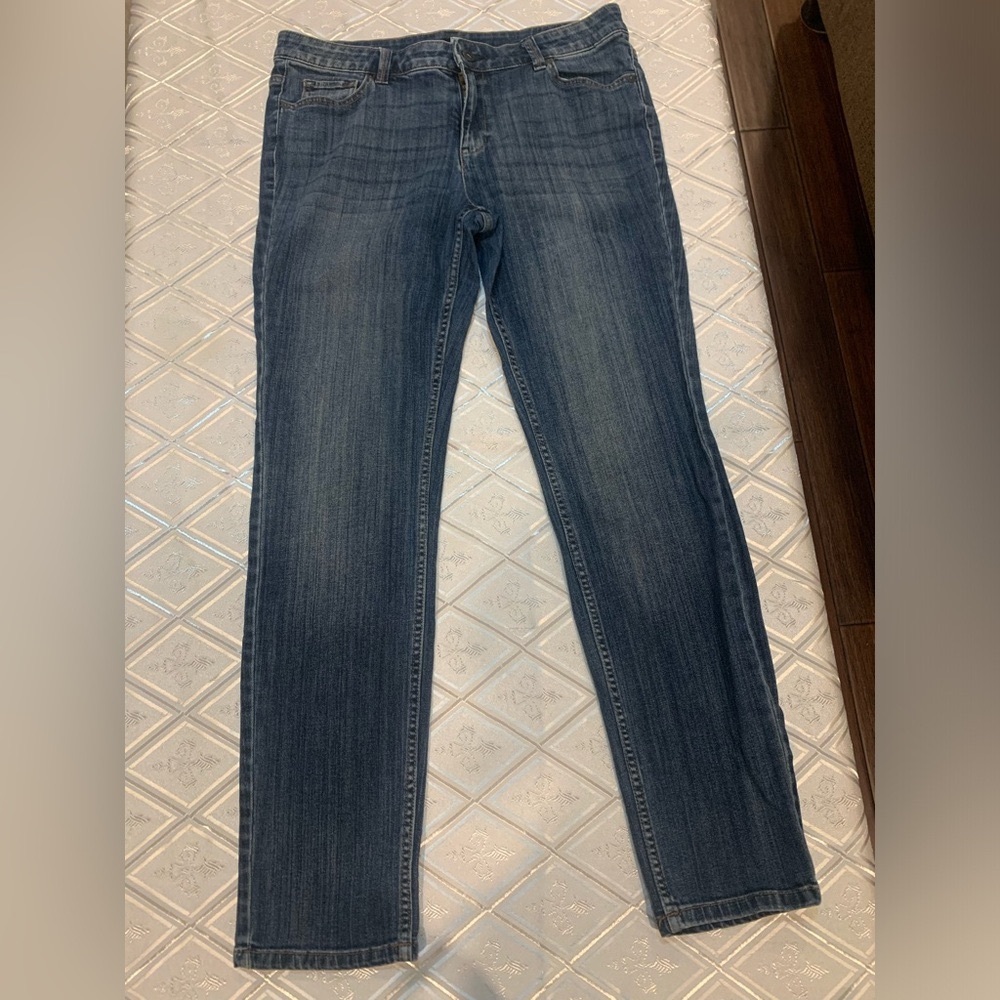 Liz Claiborne Women's City Fit Skinned Leg Jeans - Medium Blue